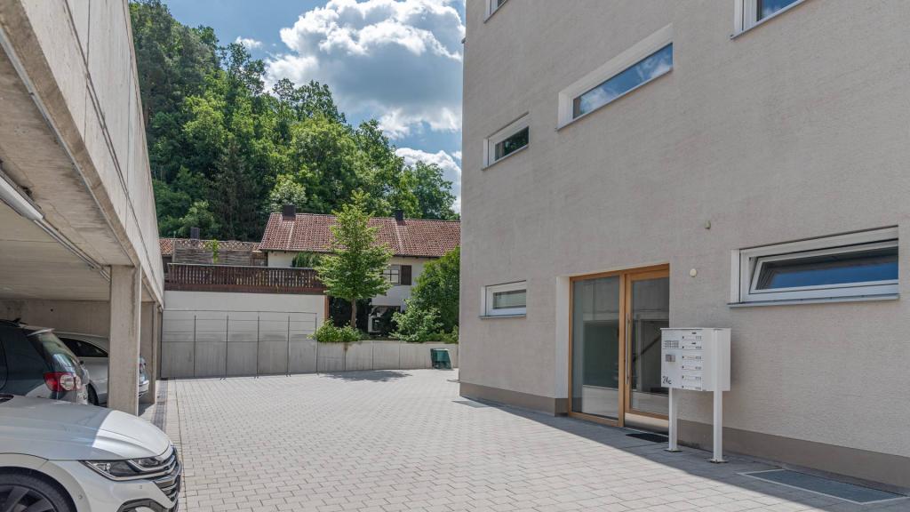 Hauszugang und Carports