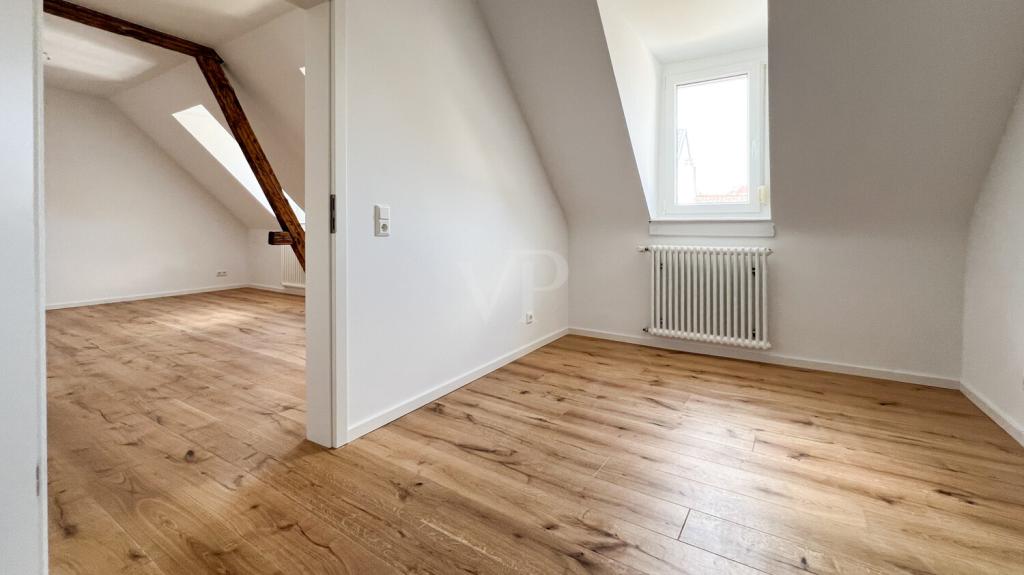 Blick vom Schlafzimmer ins Wohnzimmer