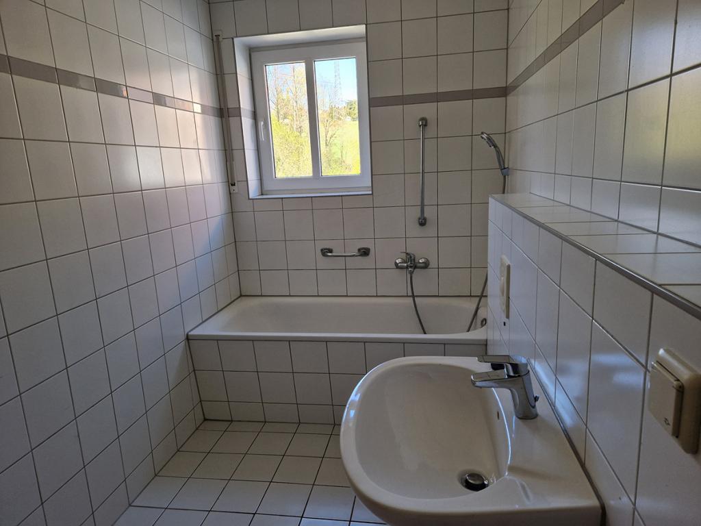 Charmante 2-Zimmerwohnung im Dachgeschoss eines Neubaues in südlicher idyllischer Stadtrandlage. - Photo 4