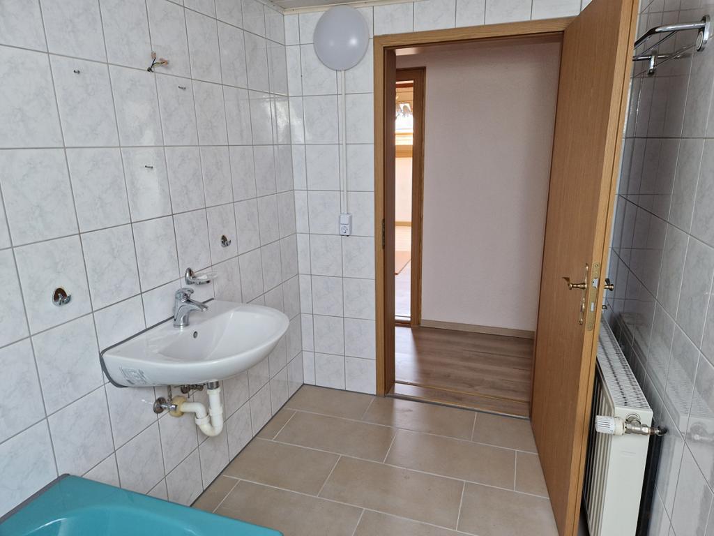 Gemütliche, sanierte & größere 2-Zimmerwohnung im Dachgeschoss eines Vierfamilienhauses zu vermieten! - Photo 5
