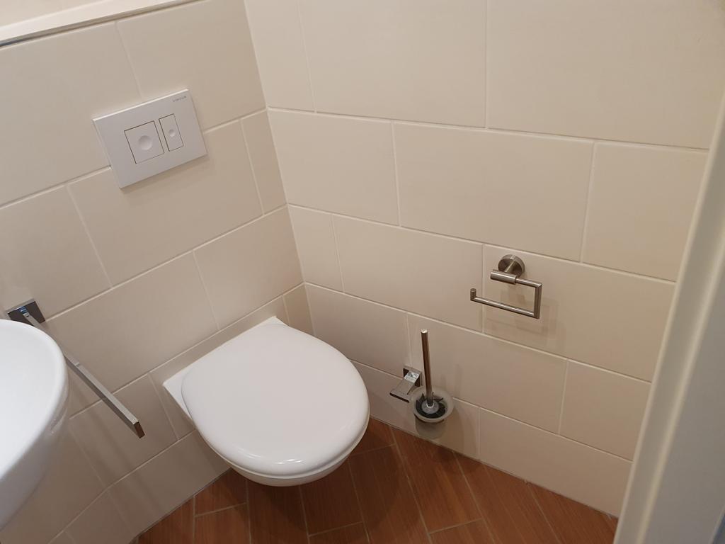 Helle 2-RW mit modernem Duschbad im 3.OG eines Gründerzeithauses in Gera-Debschwitz zu vermieten. - Photo 3