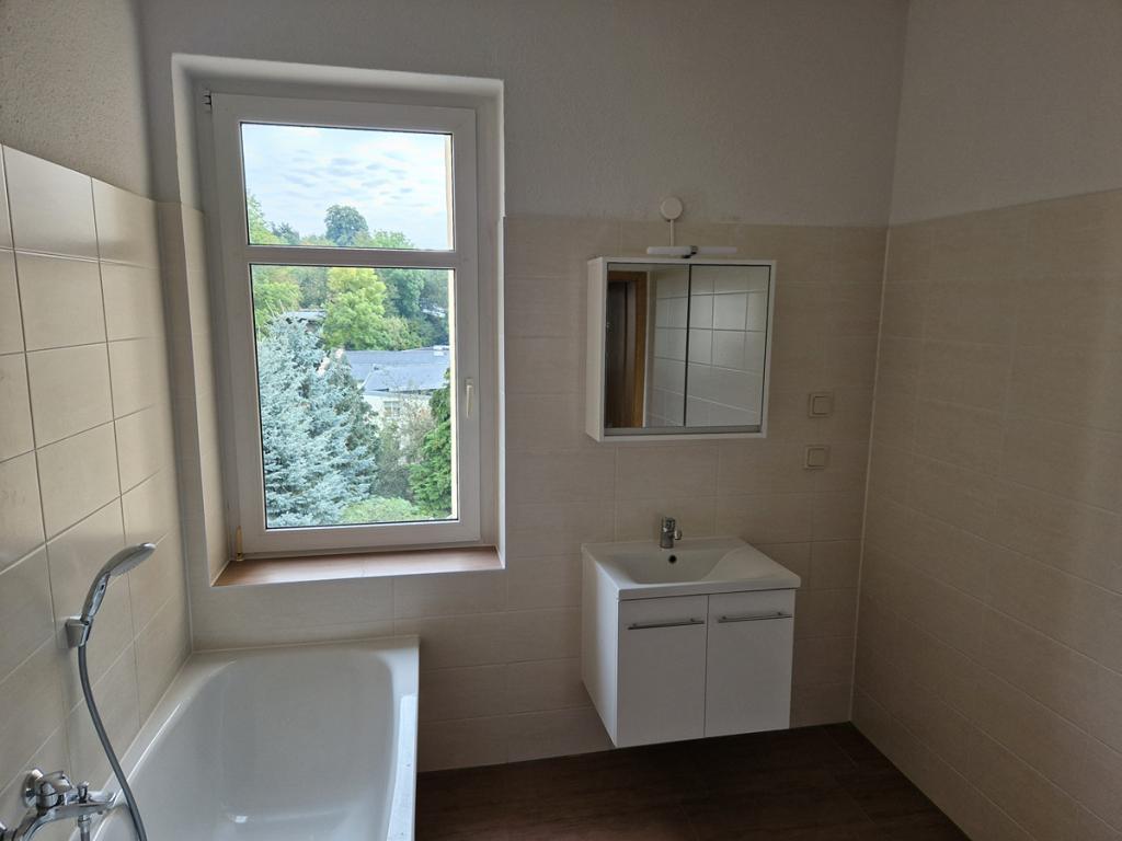 Bad mit Fenster 1.jpg