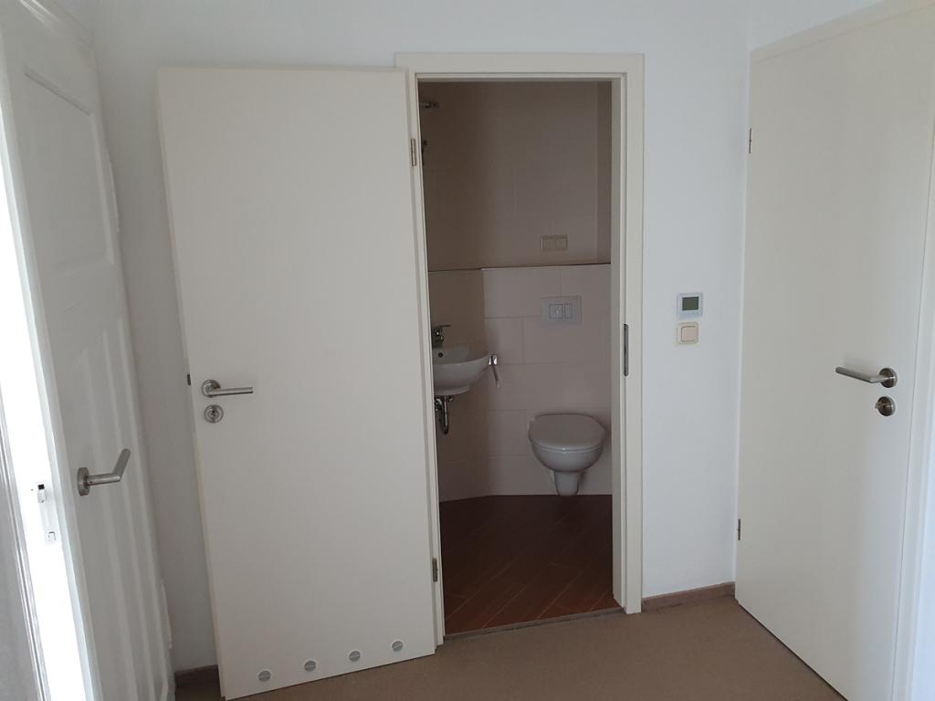 Helle 2-RW mit modernem Duschbad im 3.OG eines Gründerzeithauses in Gera-Debschwitz zu vermieten. - Photo 3