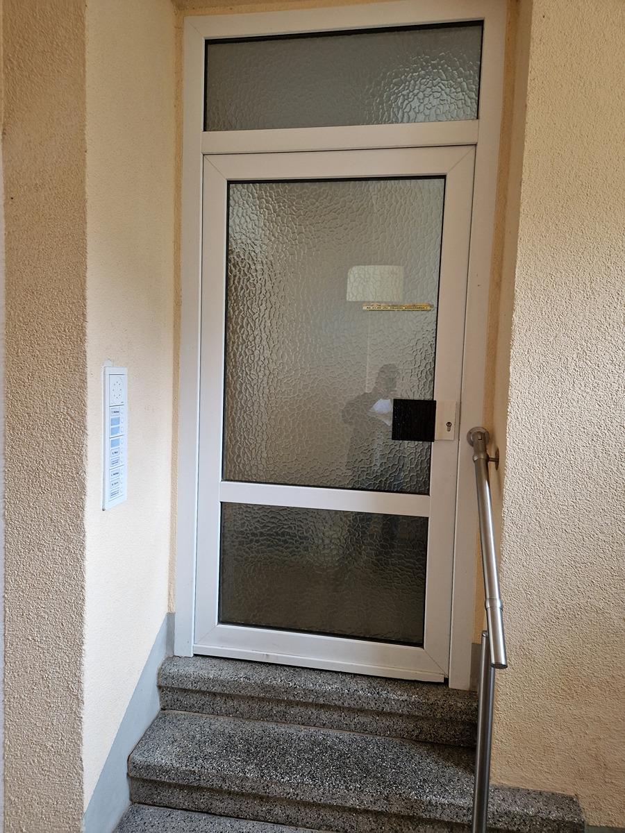Haustür von aussen.jpg