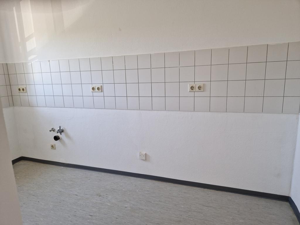 Eine attrakt. 3-RW m. Westbalkon & PKW-Aussenstellplatz kommt im 1.OG in Gera-Röppisch zur Vermietung. - Foto 4