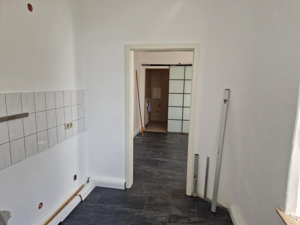 KERNSANIERTE 2-ZIMMERWOHNUNG IN TOPLAGE VON GERA ZU VERMIETEN! - Photo 1