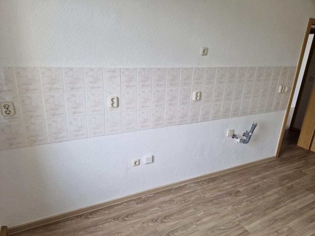 Küche mit Fenster 2.jpg