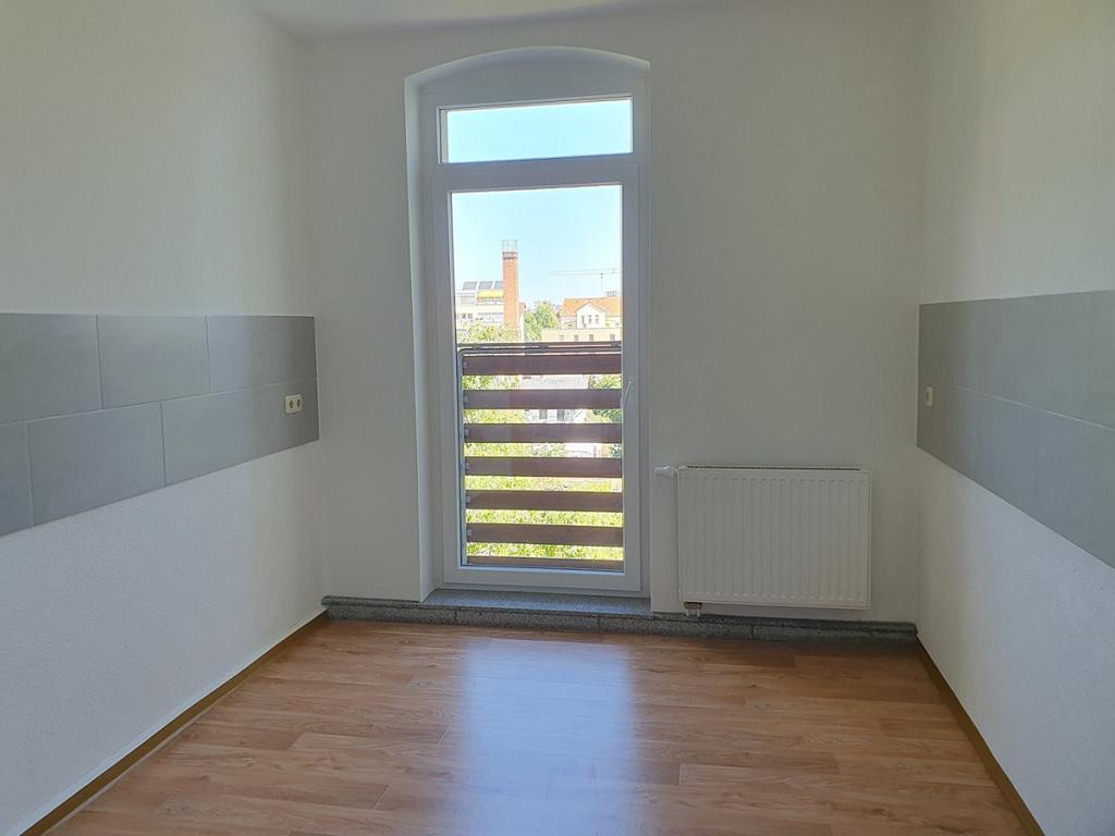 Helle 2-RW mit modernem Duschbad im 3.OG eines Gründerzeithauses in Gera-Debschwitz zu vermieten. - Photo 1