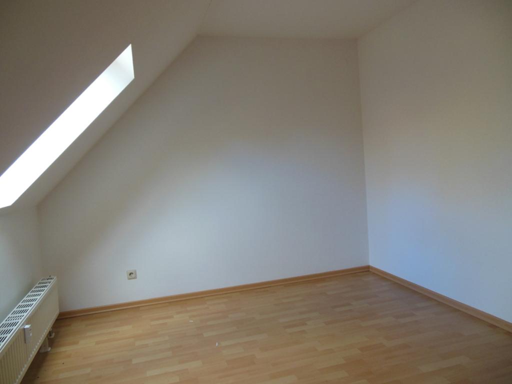 Attraktive 1,5-Raumwohnung im Dachgeschoss eines Neubaus in südl. idyll. Stadtrandlage von Gera! - Photo 3