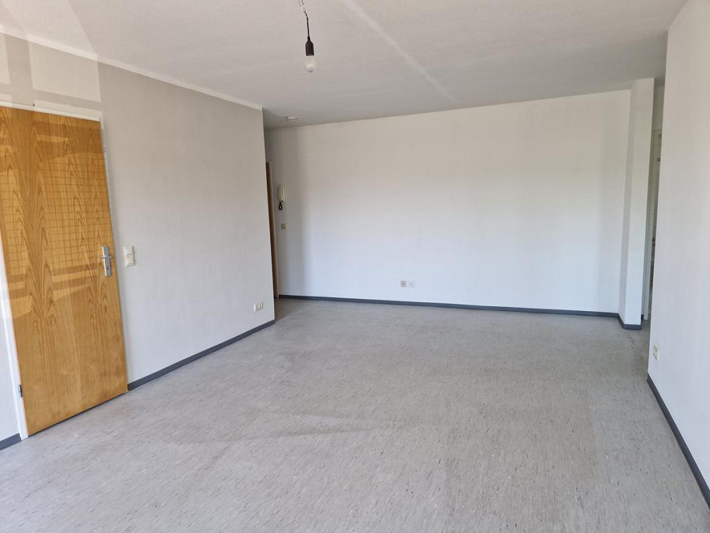 Eine attrakt. 3-RW m. Westbalkon & PKW-Aussenstellplatz kommt im 1.OG in Gera-Röppisch zur Vermietung. - Foto 1