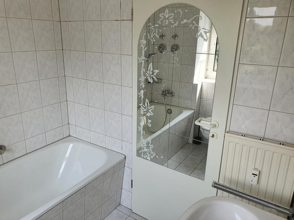 Ruhige 1,5-RW mit EBK und PKW-Stellplatz im DG in idyll. südlicher Stadtrandlage. - Foto 5