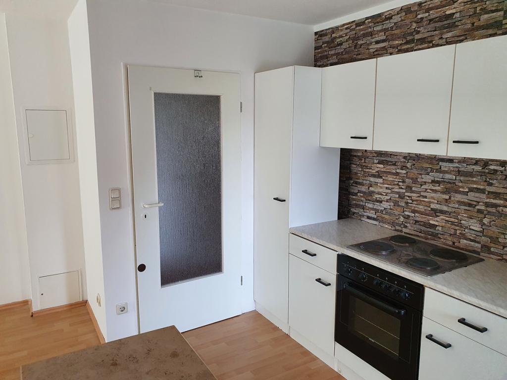 Ruhige 1,5-RW mit EBK und PKW-Stellplatz im DG in idyll. südlicher Stadtrandlage. - Foto 4