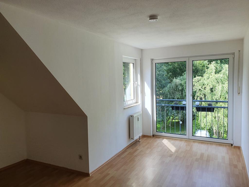 Ruhige 1,5-RW mit EBK und PKW-Stellplatz im DG in idyll. südlicher Stadtrandlage. - Foto 1