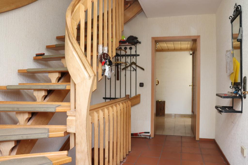 Treppe ins Obergeschoss