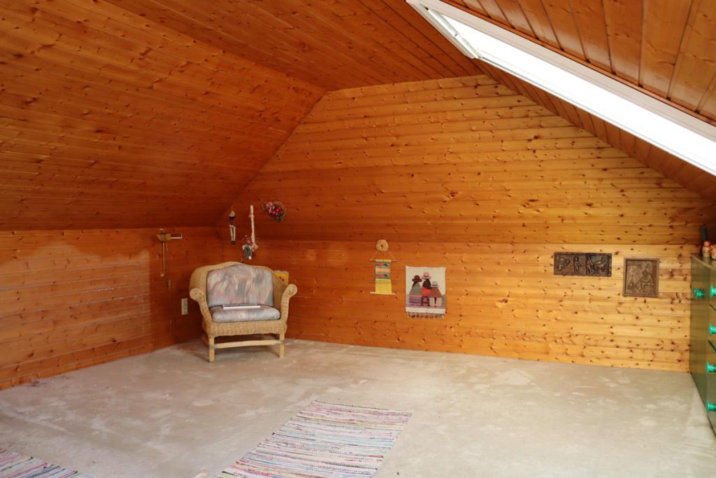Großes Schlafzimmer im Dachgeschoss