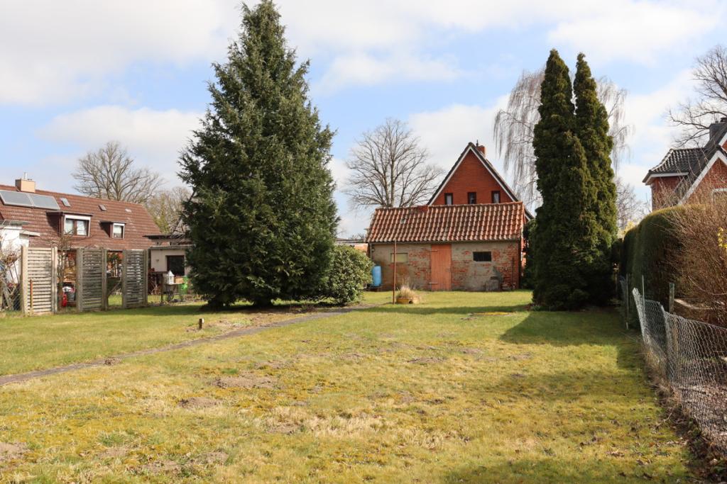 Großer Garten hinter dem Haus