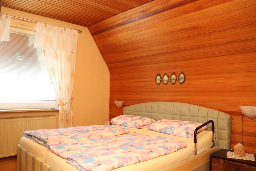 Dachgeschoss Schlafzimmer 1