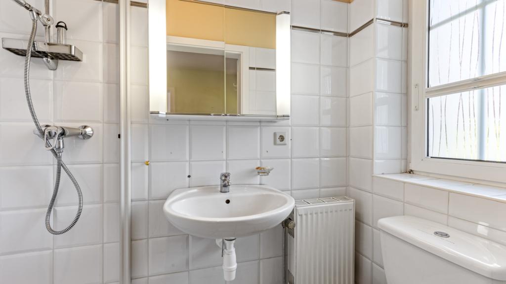 Bad mit Dusche (EG)