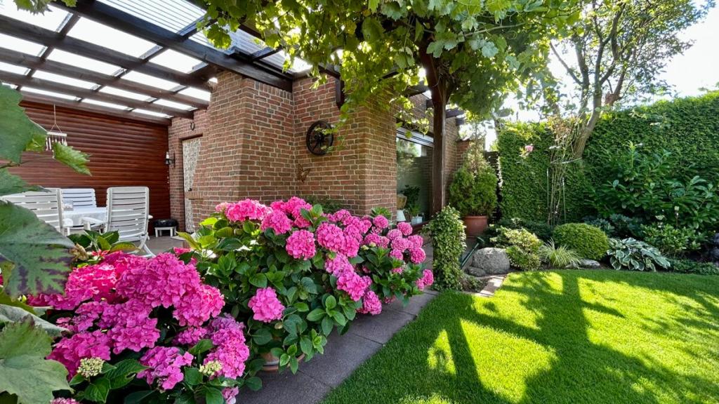 überdachter Sitzplatz/ Gartenhaus