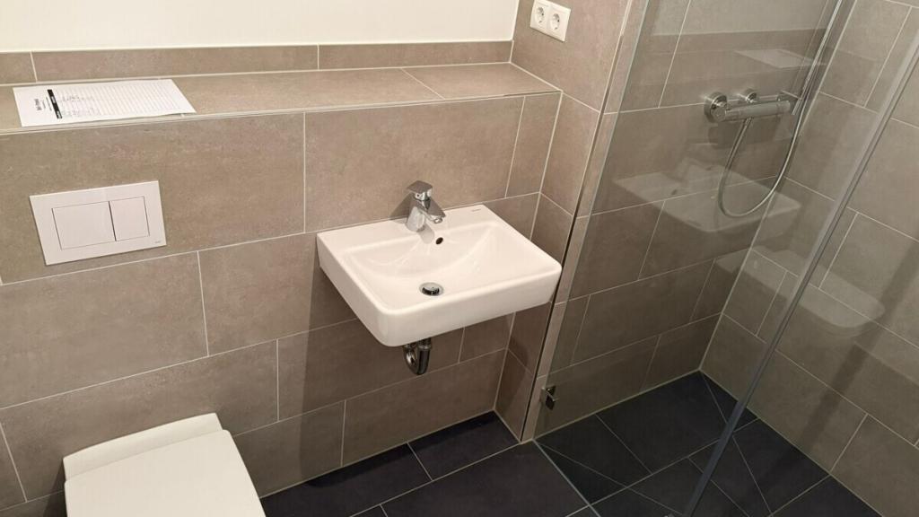 Neubau-2-Zimmer-Penthousewohnung mit Dachterrasse - Photo 2