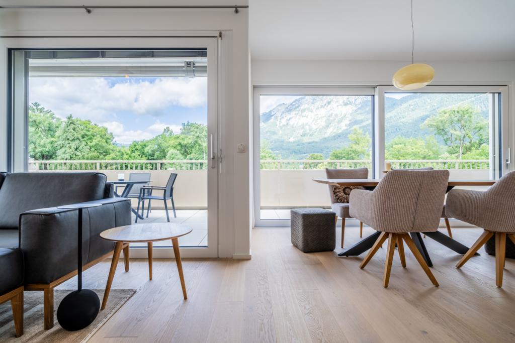 Großzügige Glasfronten für lichtdurchflutete Räume