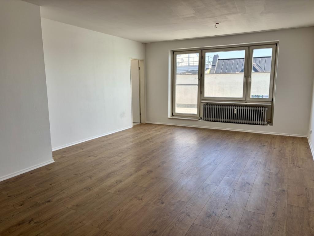 Gillitzer, über den Dächern Rosenheims: City-Apartment mit kleiner Dachterrasse und EBK - Foto 3