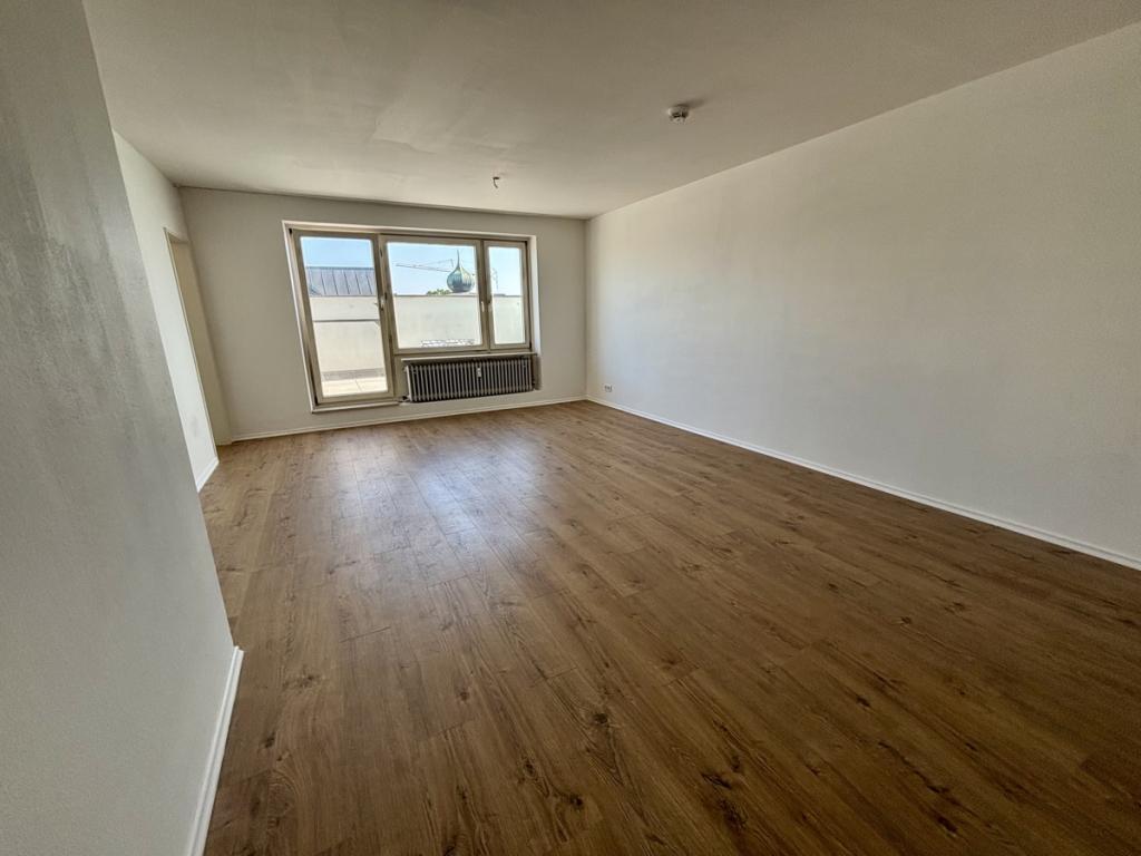 Gillitzer, über den Dächern Rosenheims: City-Apartment mit kleiner Dachterrasse und EBK - Foto 2
