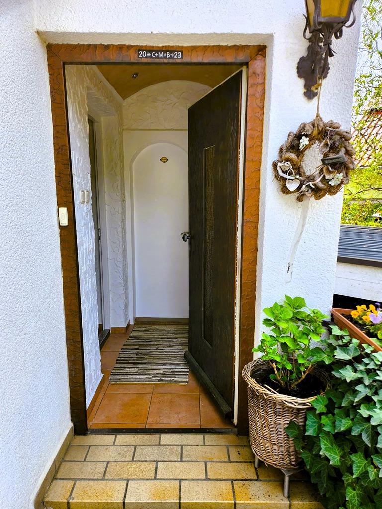 Landhaus Neusäß - Eingang.jpg