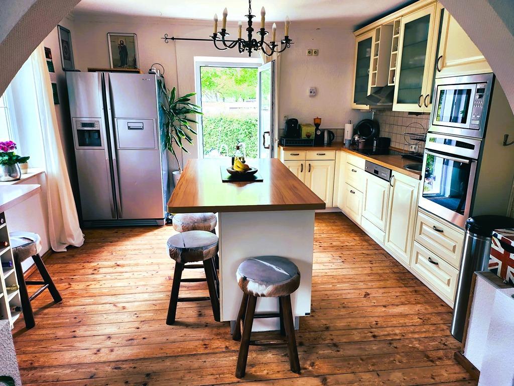 Landhaus Neusäß - Innen - Offene Landhausküche EG.jpg