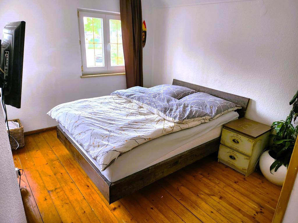 Landhaus Neusäß - Innen - Schlafzimmer 1 OG.jpg