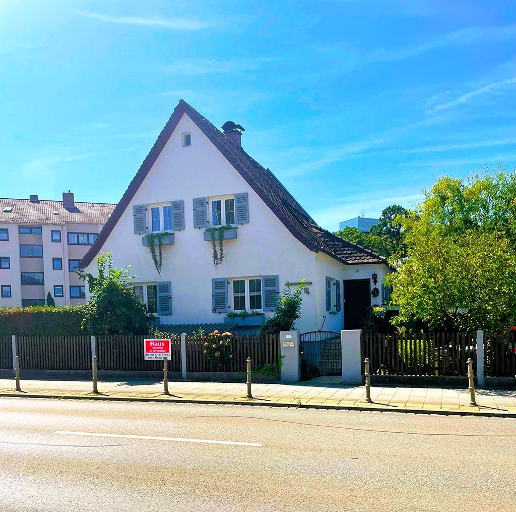 Landhaus Neusäß - Vorderansicht.jpg