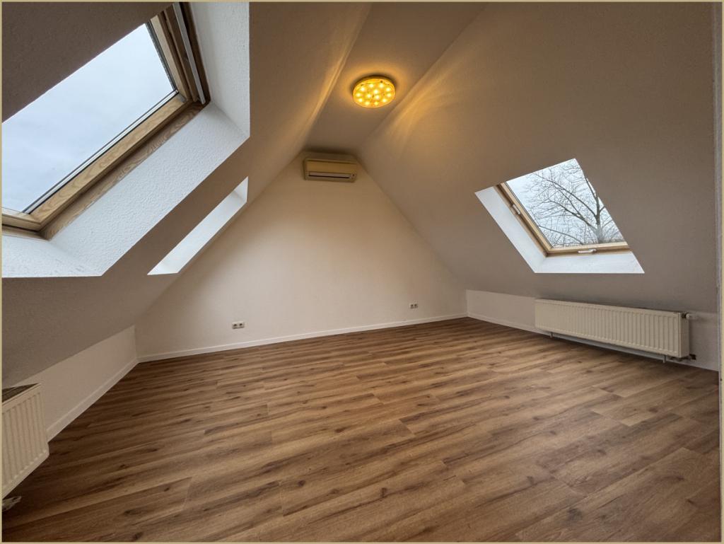 Schlafzimmer DG