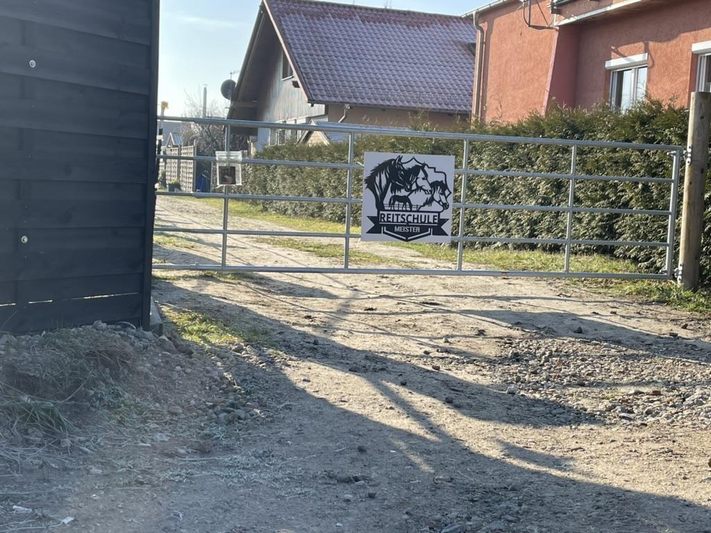 89532454-0B6F-4AA9-8254-D51A135F2FBF_1_105_c