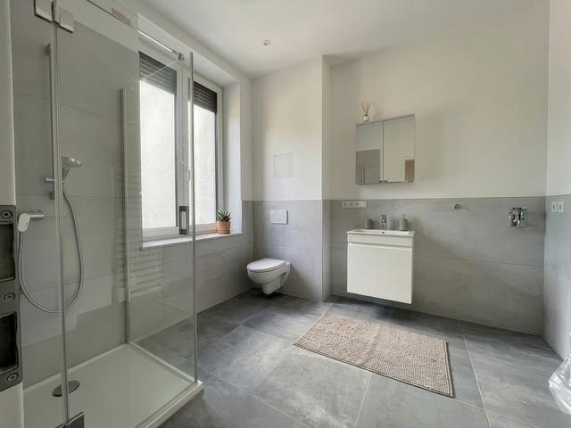 Stilvolles Wohnen auf zwei Ebenen: Exklusiv sanierte KfW 55 - Maisonette mit eigenem Gartenidyll - Foto 2