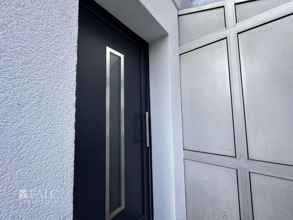 Schöne Dachgeschoss-Wohnung in zentraler Lage! - Photo 3