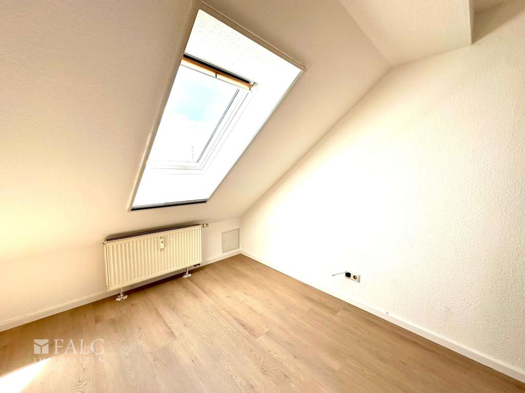 Schöne Dachgeschoss-Wohnung in zentraler Lage! - Photo 4
