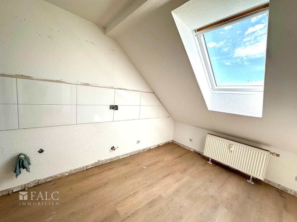 Schöne Dachgeschoss-Wohnung in zentraler Lage! - Photo 5