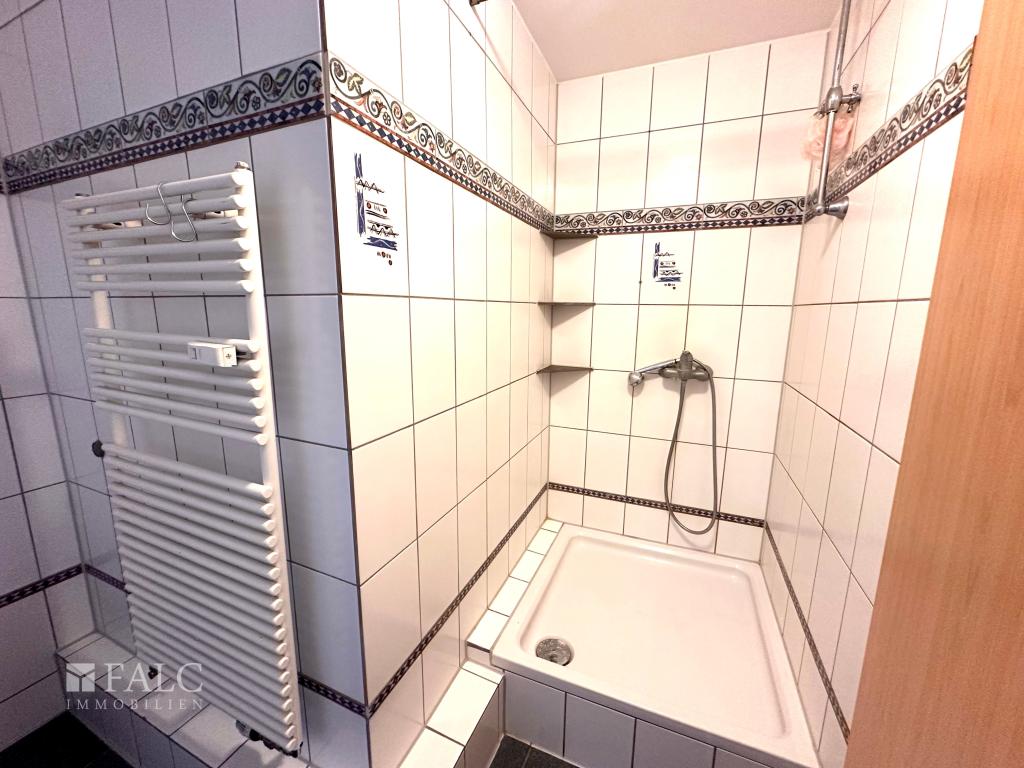 Schöne Dachgeschoss-Wohnung in zentraler Lage! - Photo 1