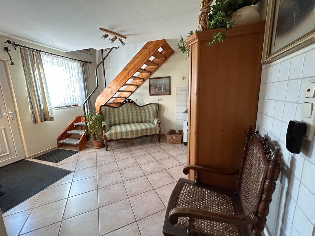 Diele und separater Eingang zur OG-Whg.