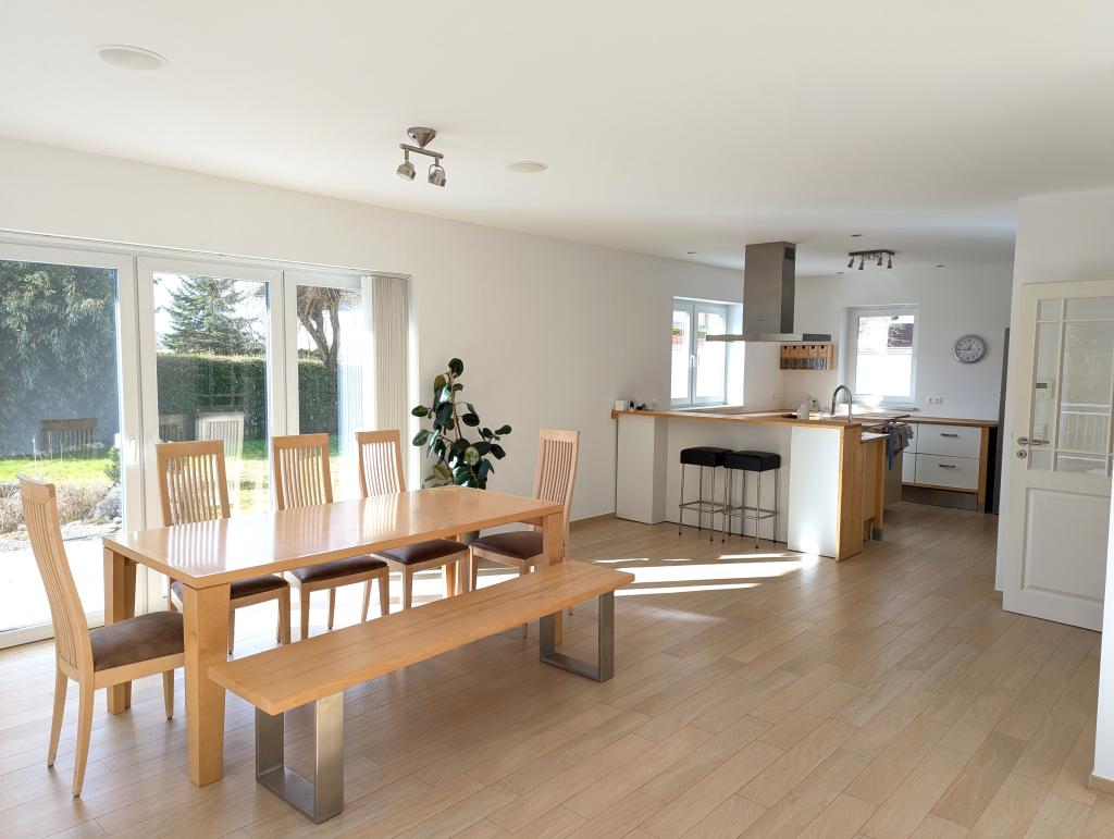 Küchen- und Essbereich