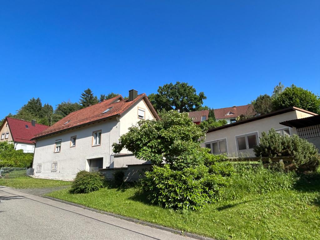 Straßenseitig von Nord-West