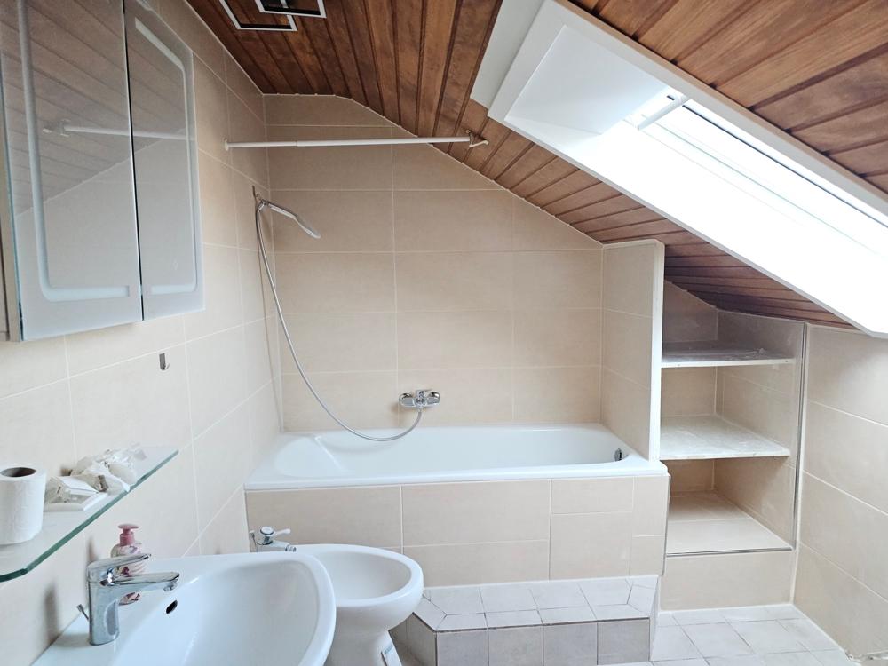 Wohnung in Siegelbach zu vermieten. Gute Aufteilung. Helle Räume. Ideal für Zweisamkeit ... - Foto 3