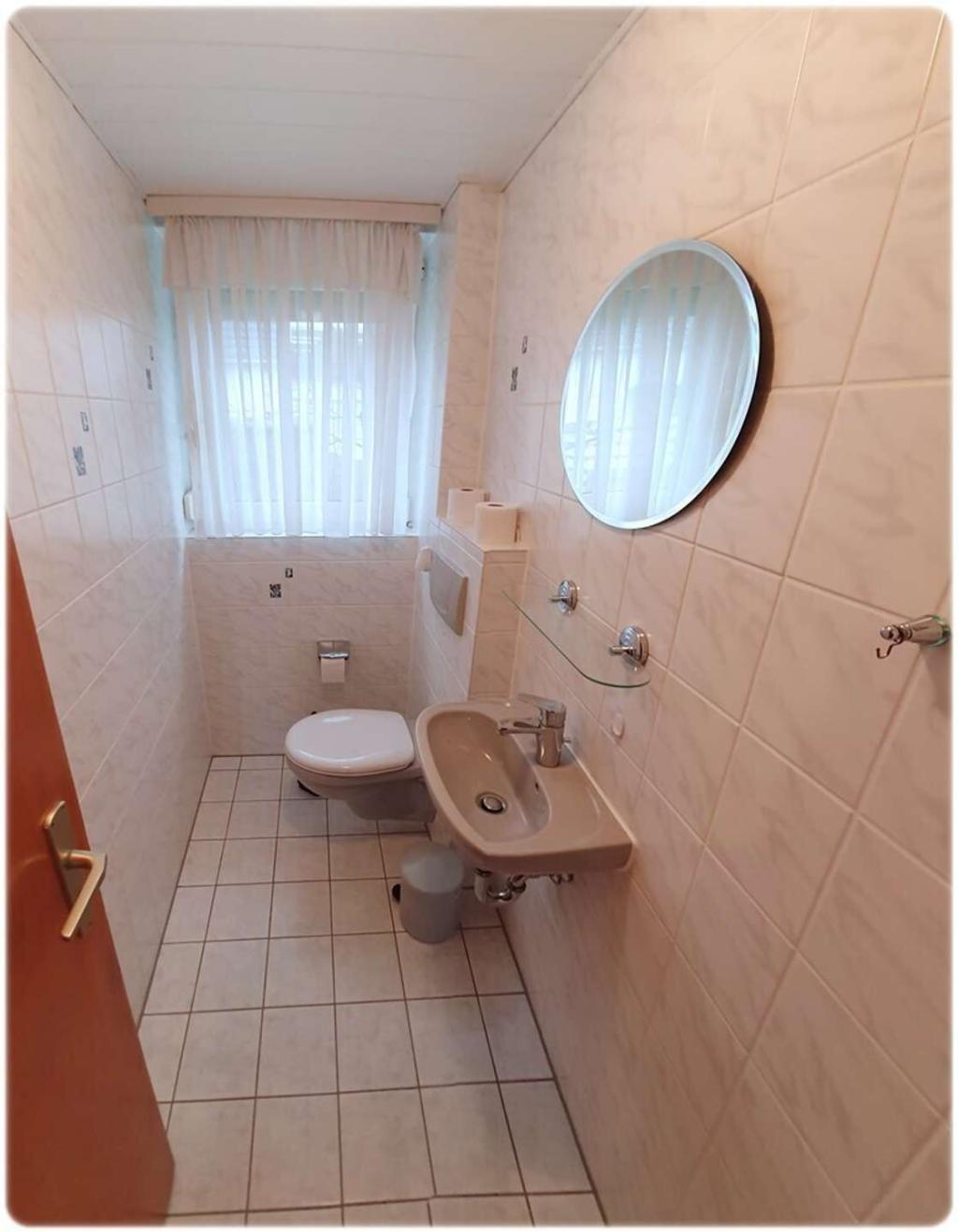 EG - WC