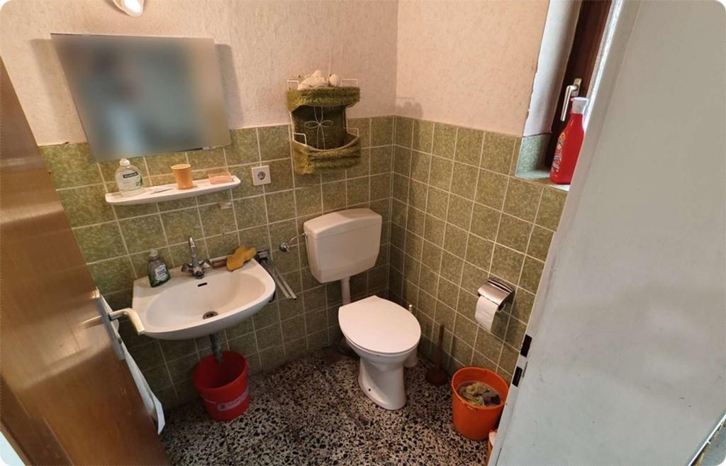 EG - WC im Eingangsflur