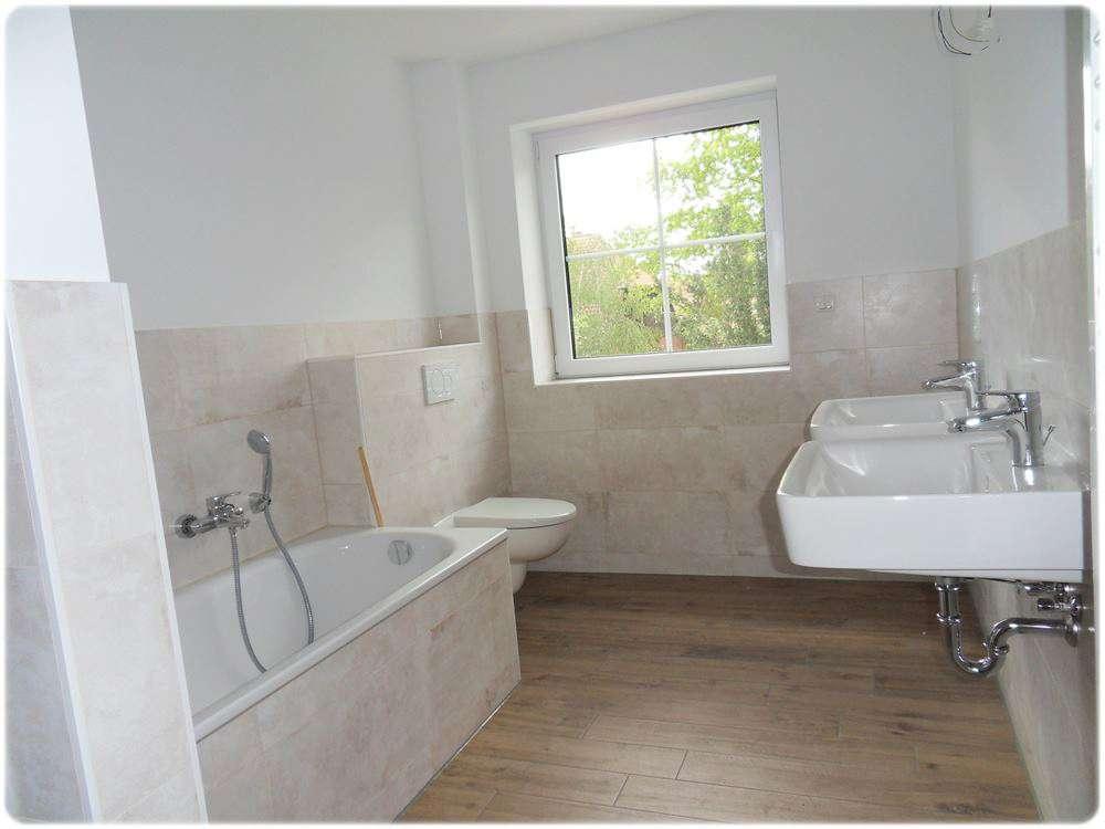 Uetze - Eltze - 1 A Wohnung mit Dachterrasse - Neubau aus 2019 mit Wärmepumpe - frei ab 01.08.2026 - Photo 4