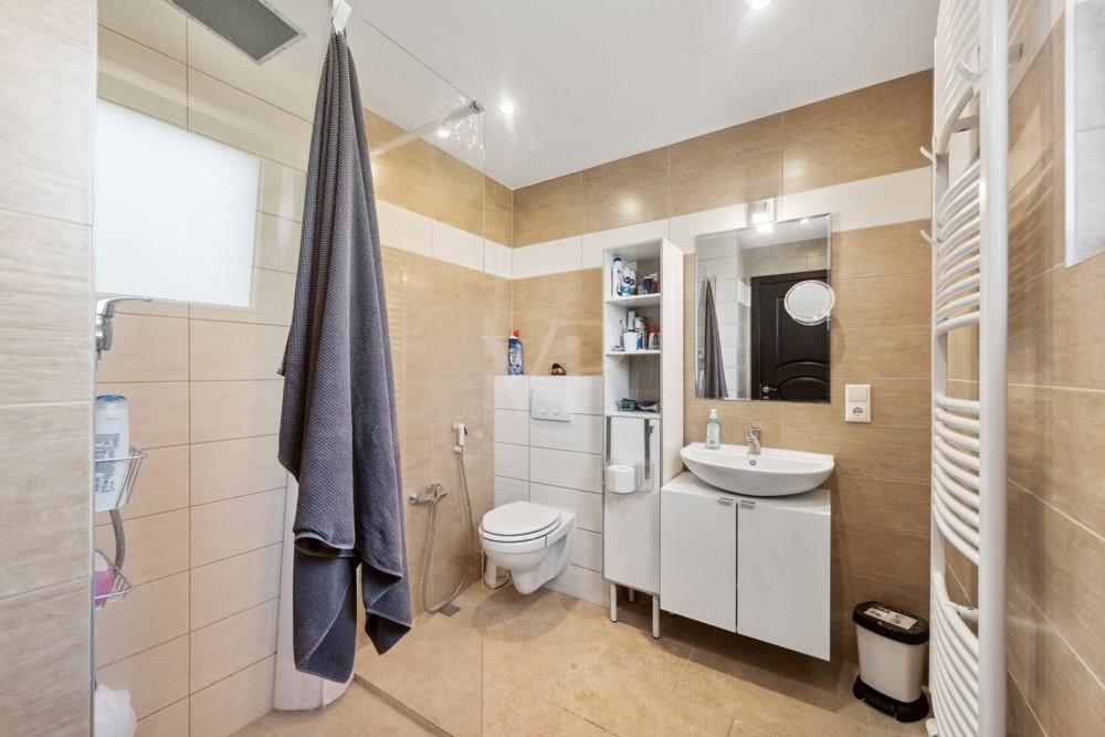 Bad 1 am Schlafzimmer