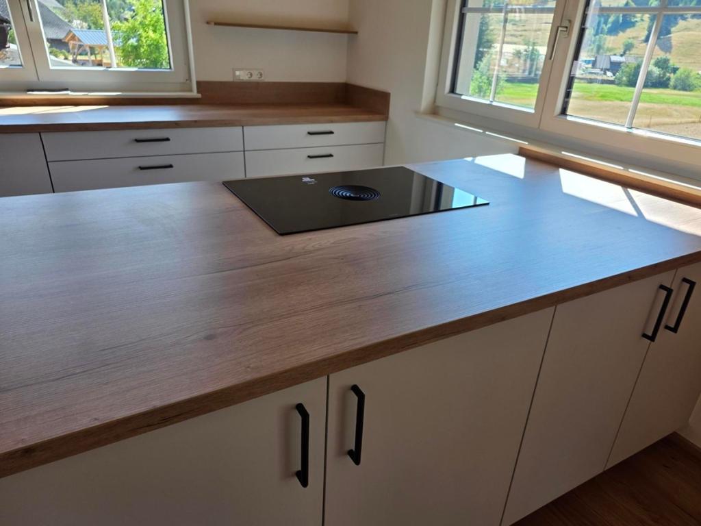 Erstbezug: 101m² Neubau mit Einbauküche, Haustiere willkommen, Balkon, 2 Stellplätze - Photo 2