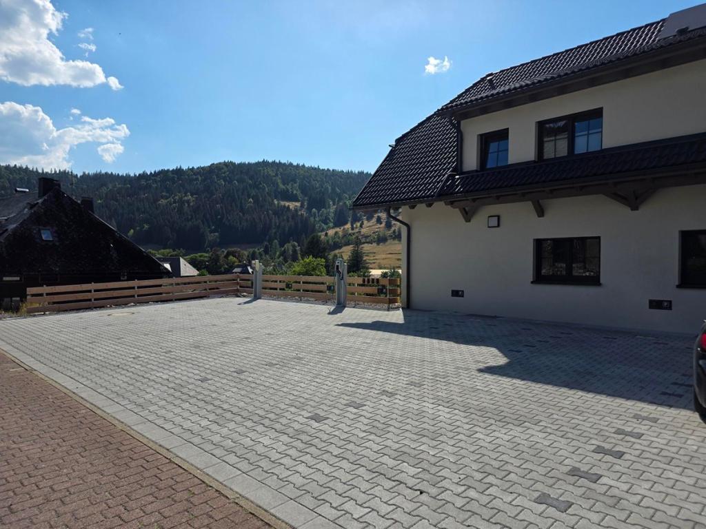 Erstbezug: 101m² Neubau mit Einbauküche, Haustiere willkommen, Balkon, 2 Stellplätze - Photo 4