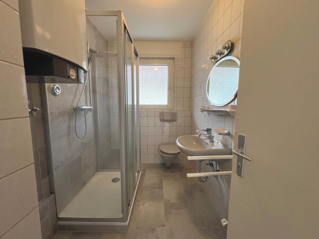 Praktisch geschnittene 3-Zimmer-Wohnung mit Loggia und Pkw-Stellplatz im Herzen von Bruchsal - Photo 2