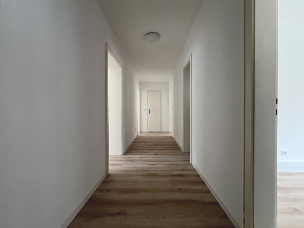 Praktisch geschnittene 3-Zimmer-Wohnung mit Loggia und Pkw-Stellplatz im Herzen von Bruchsal - Photo 4